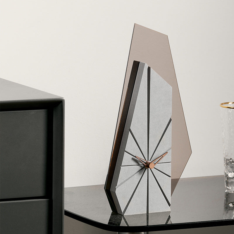 Modern Prism Vase Clock – Geometric Decor with Sleek Design