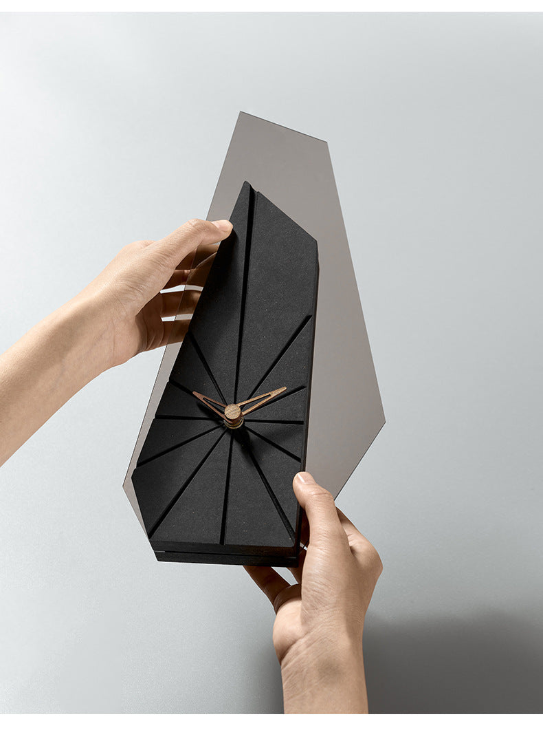 Modern Prism Vase Clock – Geometric Decor with Sleek Design