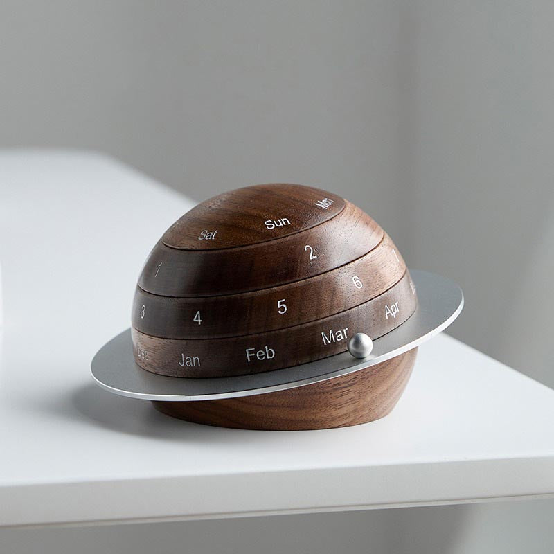 Saturn Perpetual Calendar – Celestial Elegance for Your Desk