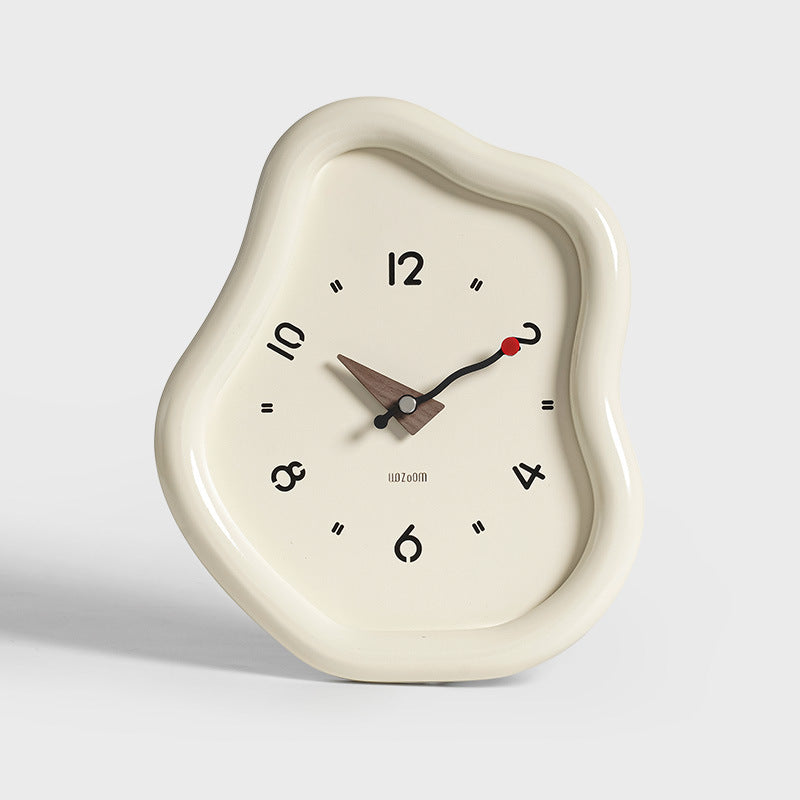 Liquid Time Desk Clock – Artistic Wavy Design for Modern Interiors