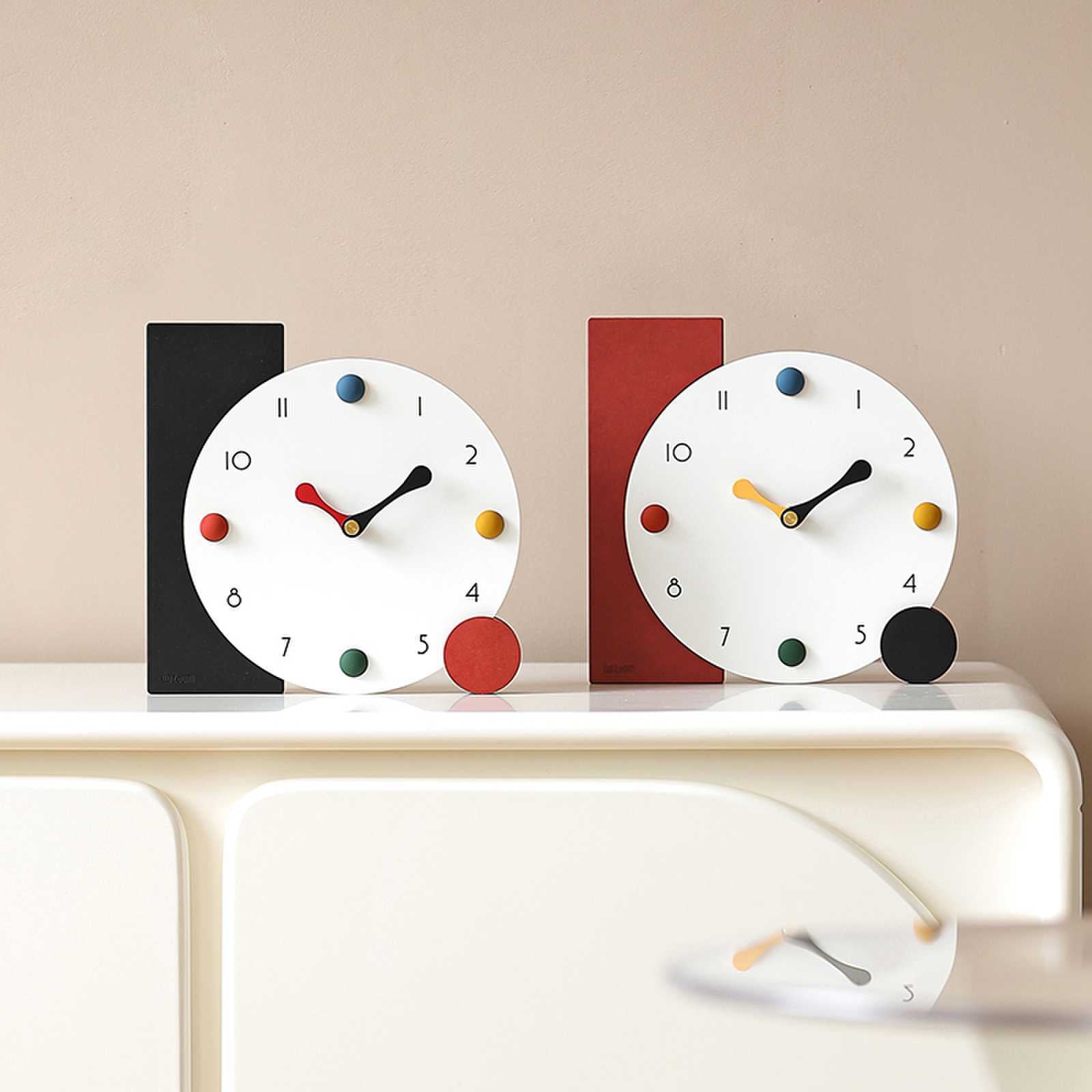 RetroPop Geometric Table Clock – Minimalist & Colorful Timepiece