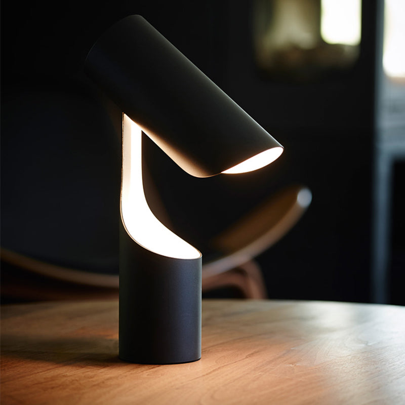 Kulindo Table Lamp with sleek minimalist design and modern LED lighting on LuxusHeim.