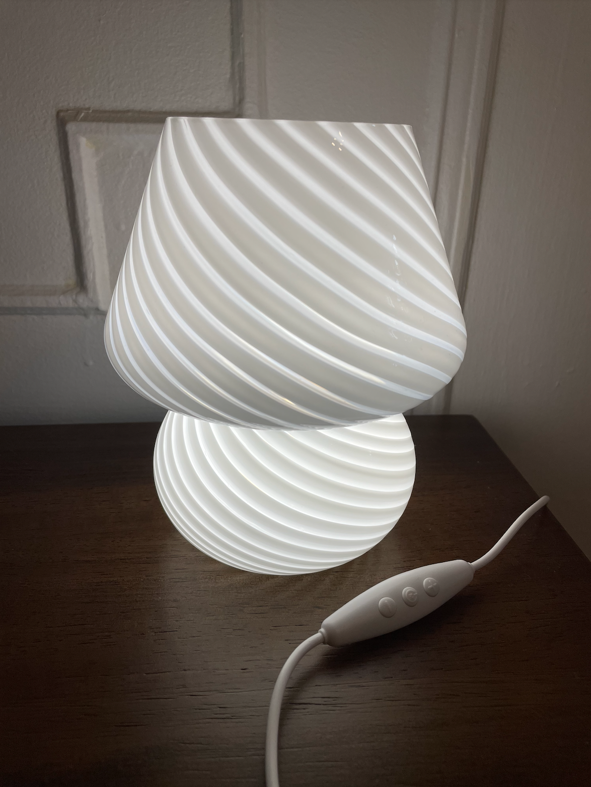 Dimmable Swirl Glass Lamp with USB Connectivity